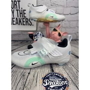 Nike White and Mint Athletic Shoes